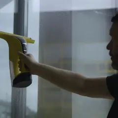 Myjka do okien Karcher – jak rozpoznać, kiedy jest naładowana?