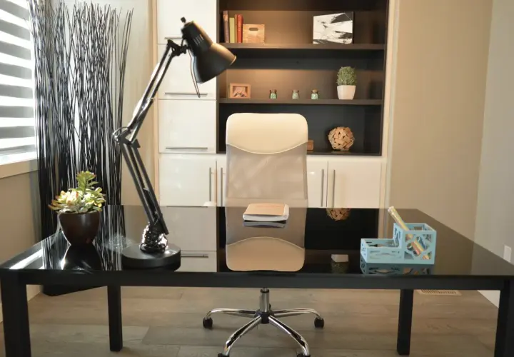 Meble na wymiar do biura – jak zaprojektować przestrzeń, która sprzyja efektywności pracy