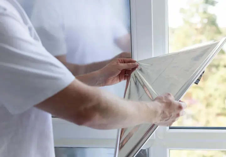 Jak zamontować folię na okno - uniknij najczęstszych błędów instalacji