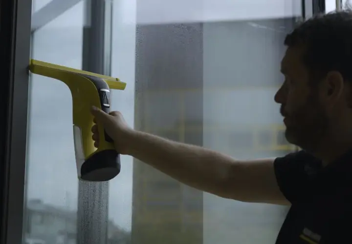 Myjka do okien Karcher – jak rozpoznać, kiedy jest naładowana?