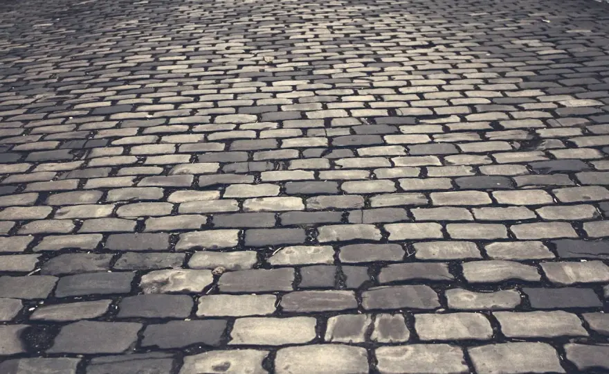 Jaką kostkę brukową wybrać na podjazd?